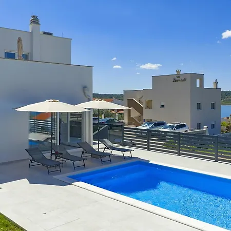 Charlotta, Sea View , Pool, Near * Rtina