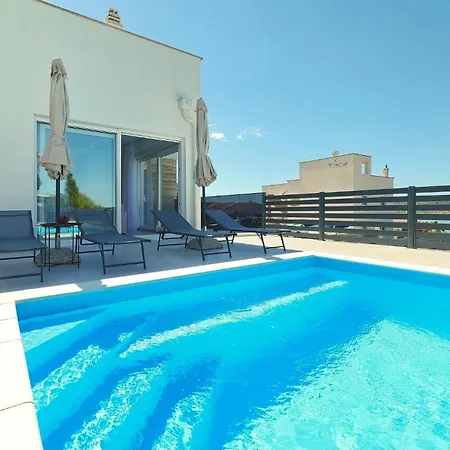 Charlotta, Sea View , Pool, Near Vila