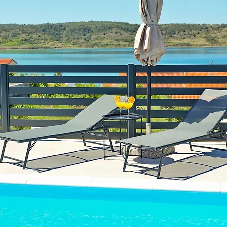 Charlotta, Sea View , Pool, Near Vila Rtina